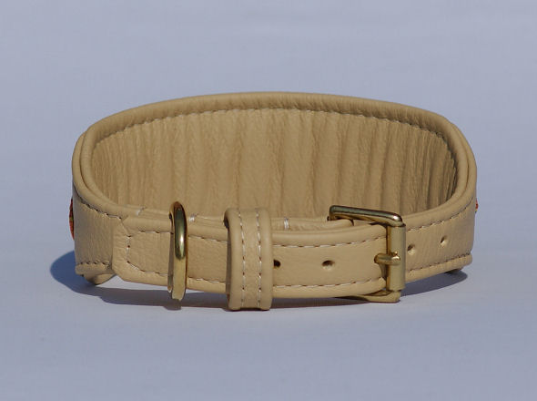 Leather collar with buckle made of brass
